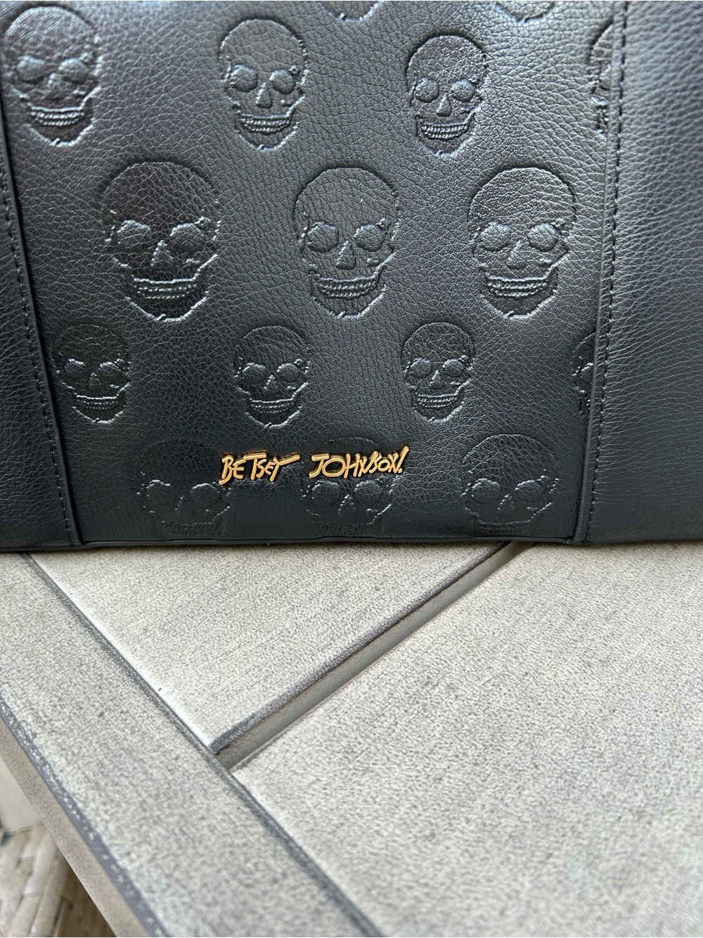 Betsey Johnson XOSTUDDY Large Black Tote Handbag with Skull Embossing BNWT - Picture 5 of 15